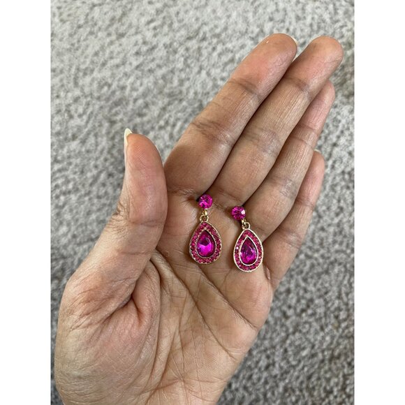 Fuchsia teardrop earrings , small crystal hot pink gold tone tear drop earrings - Picture 2 of 4